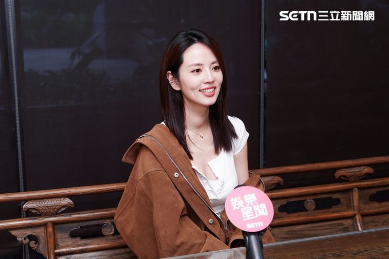 阿諾受訪分享自己愛美的轉變。(圖/記者趙于瑩攝影)