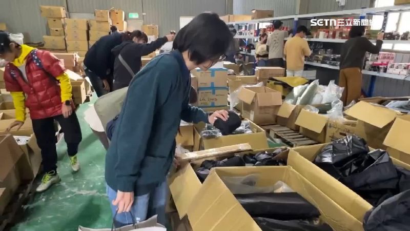 高雄大社區有業者推出知名品牌露營用具打折