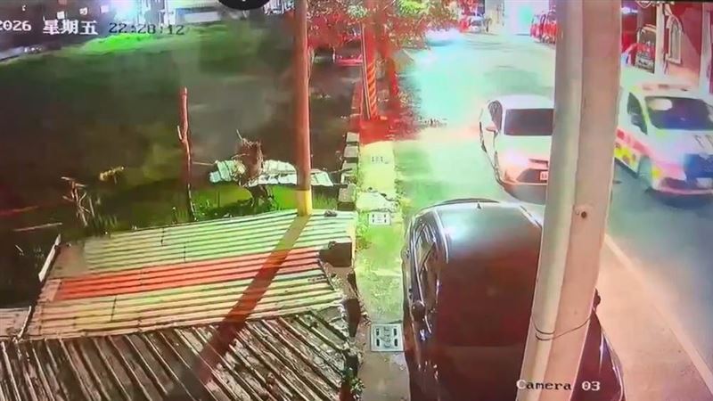 一名已懷孕16週的女子向消防隊借廁所，卻在過程中意外小產，但胎兒已明顯死亡。（圖／翻攝畫面）