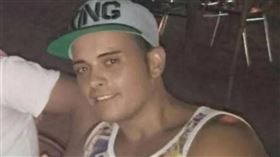 西班牙37歲知名男性實況主吉梅內斯（Sergio Jiménez）直播中乾完一瓶威士忌和吸食6公克古柯鹼暴斃身亡。（圖／翻攝自Sergio Jiménez Ramos Instagram）