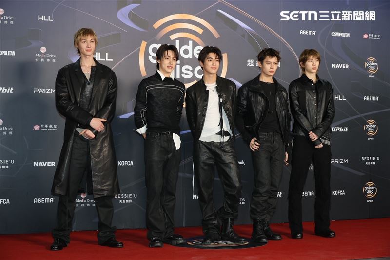 CORTIS第一組步上紅毯。（圖／記者鄭孟晃攝影）