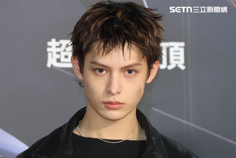 CORTIS趙雨凡一身黑登上紅毯，帥氣指數破表。（圖／記者鄭孟晃攝影）