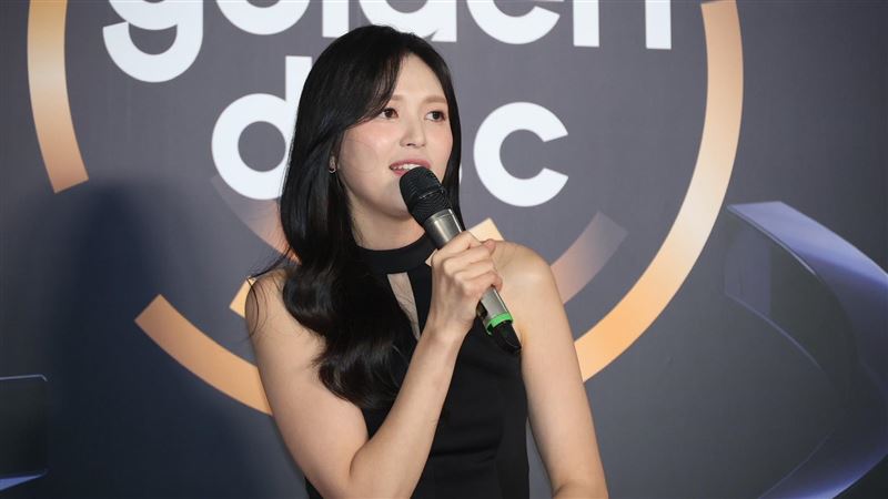 金唱片紅毯主持被讚爆 三語言切換超狂