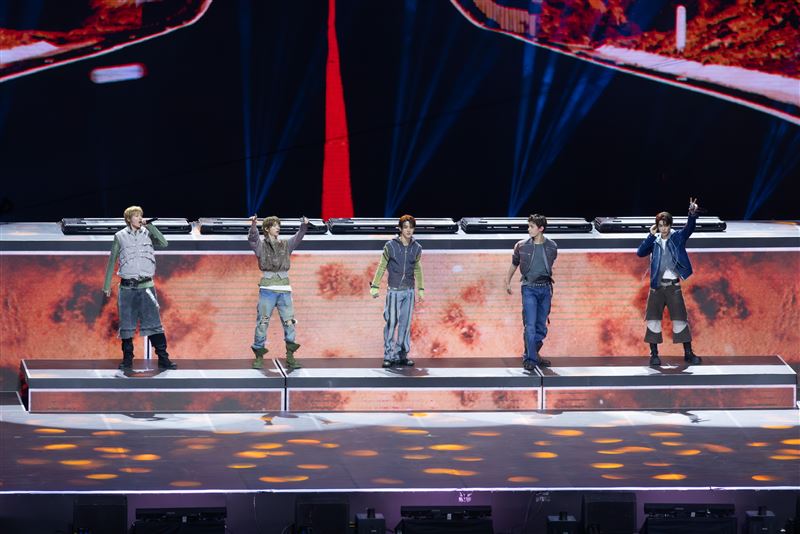 CORTIS率先演出。(圖/讀者提供)