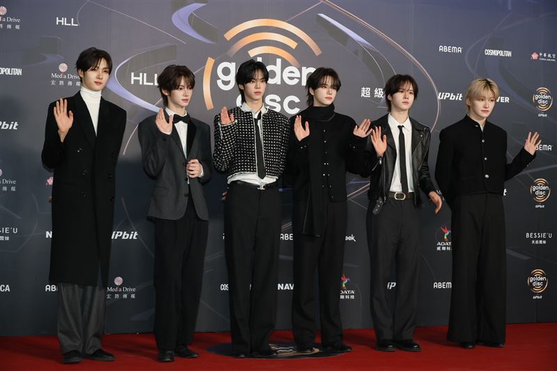 TWS演唱前輩防彈少年團(BTS)的〈春日〉。(圖/讀者提供)