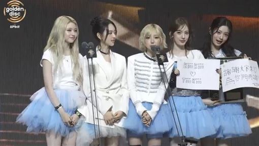 女團上台舉繁中手寫板　告白：為你們而唱