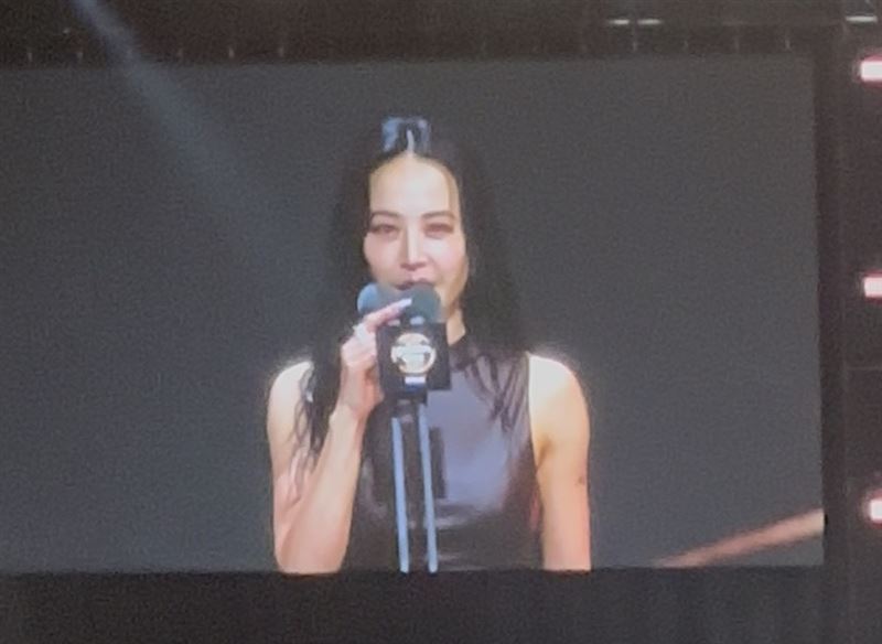 蔡依林頒獎，3聲道切換。（圖／讀者提供）