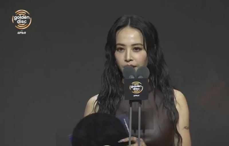 蔡依林頒獎給CORTIS。（圖／翻攝自Disney+）