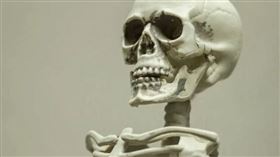 美國賓州一名男子住家地下室被搜出有大量人體遺骸與頭骨。（示意圖／翻攝自unsplash）