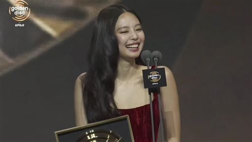 Jennie奪3獎　喊：成員不在不太會說話