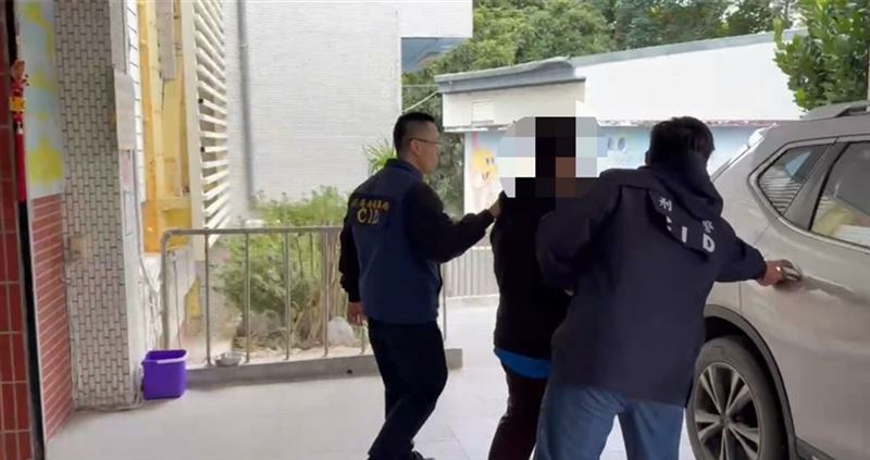 花蓮一名男子在抖音揚言「見一個殺一個」，遭檢警逮捕。（圖／翻攝畫面）