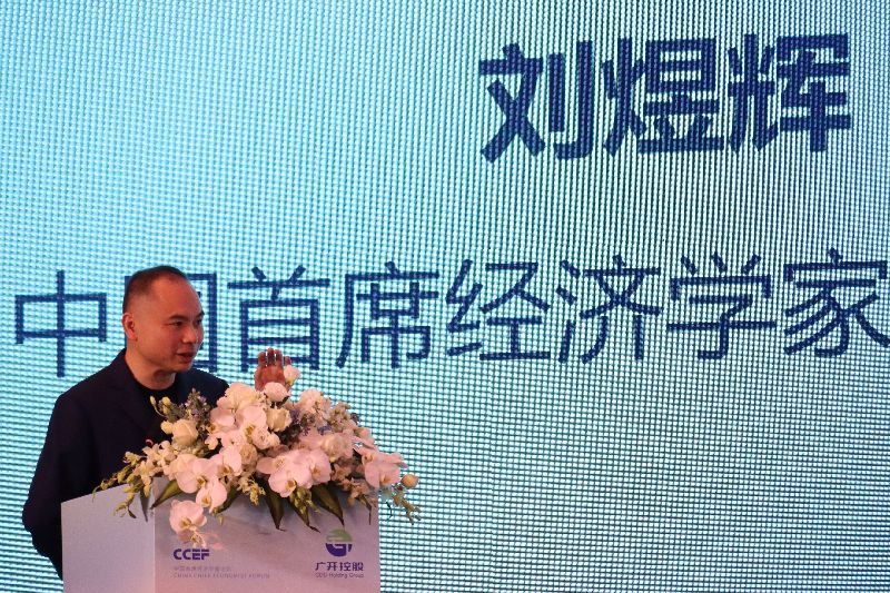 中國首席經濟學家論壇理事劉煜輝日前在論壇年會中表示，AI變革和G2（指中美兩國）之間的國運競爭重疊，未來面臨的是極度動蕩和極度繁榮在此過程中交織在一起