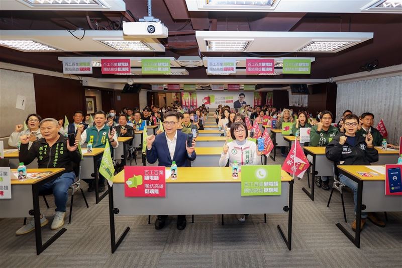 高雄市長參選人賴瑞隆召開「行動代號：百工百業顧電話 團結高雄挺瑞隆」記者會
