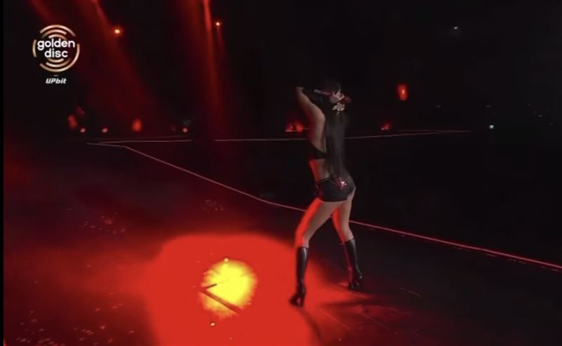 Jennie在金唱片中壓軸演出。（圖／翻攝自Disney+）