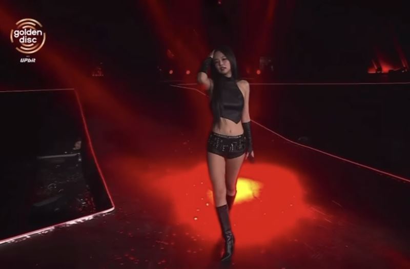 Jennie在金唱片中壓軸演出。（圖／翻攝自Disney+）