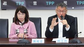 柯文哲、陳昭姿回應2年條款等議題（2）前民眾黨主席柯文哲（右）9日赴立院拜會院長韓國瑜，會後和民眾黨立委陳昭姿（左）等人共同出席記者會，針對人工生殖法案、2年條款等議題做出回應。中央社記者謝佳璋攝  115年1月9日