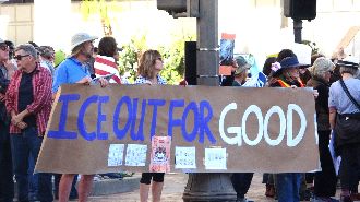 美公民遭移民官槍斃　洛杉磯響應全美示威