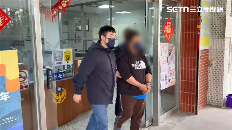 盧男在網路上自稱玄天上帝轉世，要見一個殺一個，被檢警拘提到案。（圖／翻攝畫面）