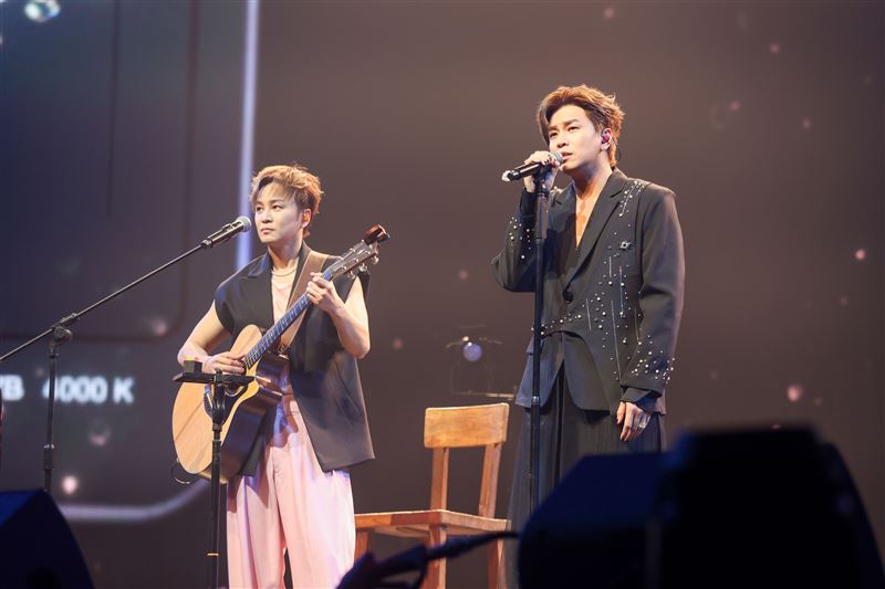 Energy台北小巨蛋「ALL IN 全面進擊」演唱會，左起書偉、阿弟。（圖／相信音樂提供）