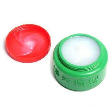 有人在網路上提問「有人小時吃過漿糊嗎?」吸引了5400多人按讚,留言超過600則。(圖/翻攝自臉書粉專「五六年級生的共同回憶」 )