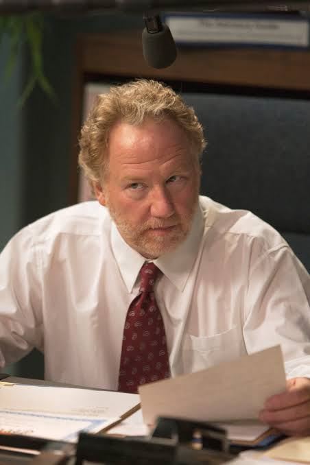 提摩西・布斯菲爾德（Timothy Busfield）涉嫌對未成年人進行不當接觸。（圖／翻攝自X平台）