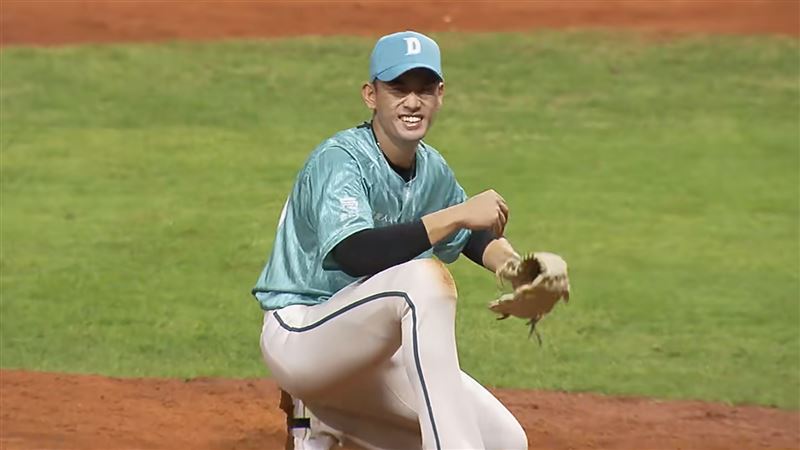 張喜凱代表廈門海豚先發，6局失3分僅2分責失，吞下敗投。（圖／翻攝CPB微博）