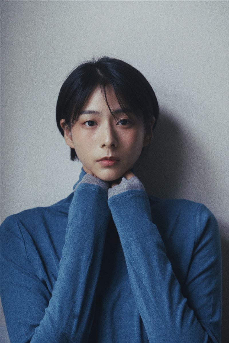 袁漠遙為戲大膽剪掉20公分長髮。（圖／周子娛樂提供）