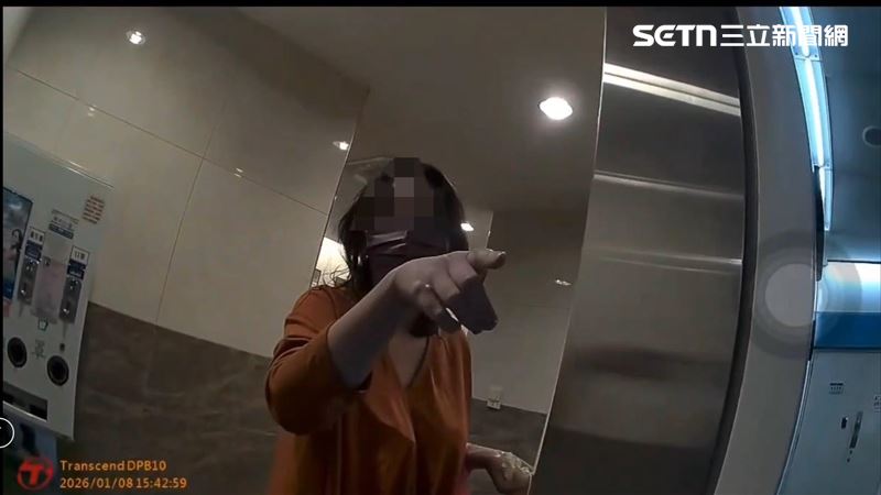 捷運府中站驚傳鬥毆　女旅客痛扁女清潔員