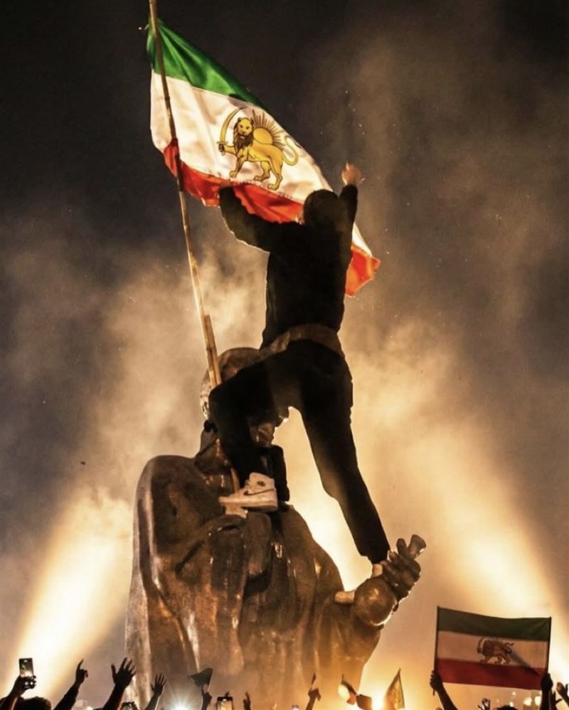 伊朗示威擴大，政府加大鎮壓力道，已造成數百人死傷。（圖／翻攝自X平台 @MAmirizadeh）