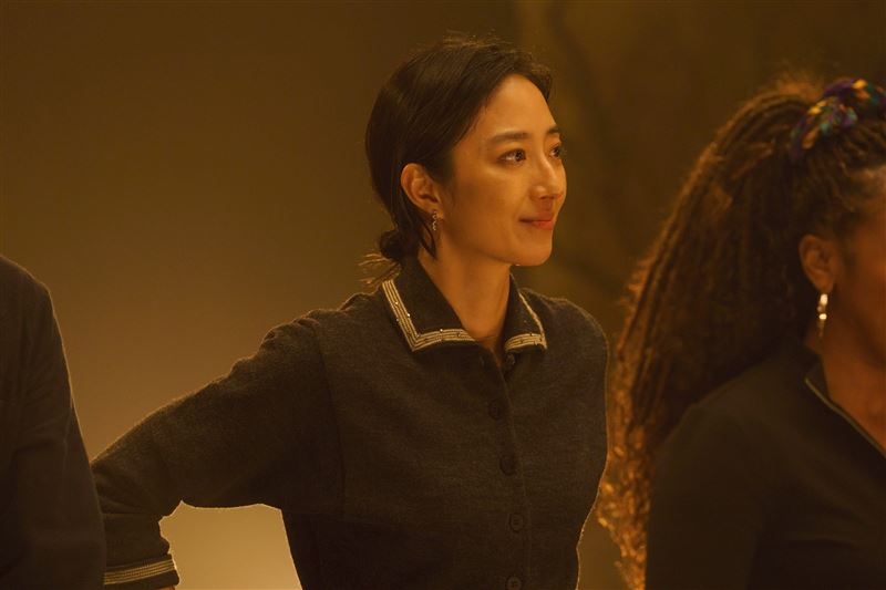 桂綸鎂在片中飾演人偶劇藝術總監「珍」。（圖／甲上娛樂 提供）