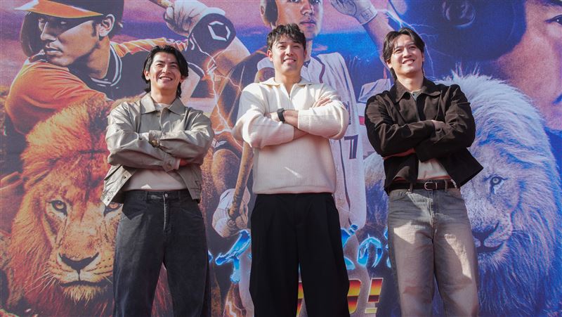 統一獅「外野三鬼」再次合體。（圖／統一獅提供）