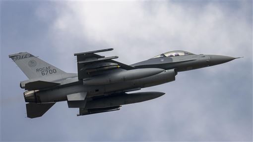 海面出現失事F-16浮油？軍方、海巡回應了