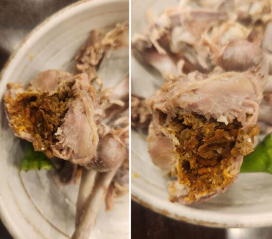 有南韓民眾前往仁川松島一間知名的蔘雞湯餐廳用餐,卻在吃雞胗時驚覺吃到雞屎。(圖/翻攝自韓網)