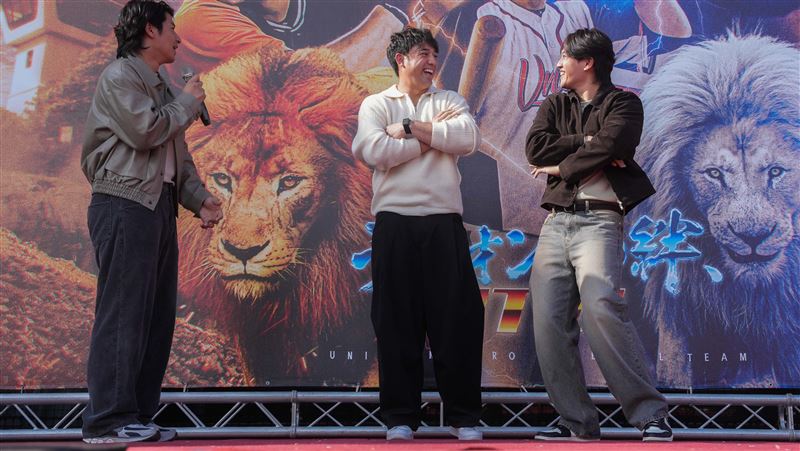 林安可在球迷見面會上大秀舞技。(圖/統一獅提供)