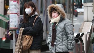 低溫來襲　醫籲天冷護心、泡湯前多喝水