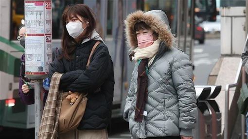 低溫來襲　醫籲天冷護心、泡湯前多喝水