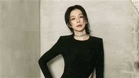 居家意外無法預料！女神徐若瑄昨深夜在浴室險遭水管爆裂傷及肋骨，畫面與險象曝光。（圖／翻攝自徐若瑄IG）