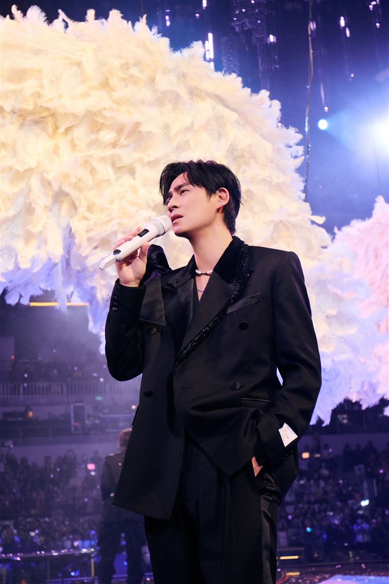 周渝民以「劇中劇」呈現演出，全場觀眾沉浸在故事氛圍中。（圖／相信音樂提供）