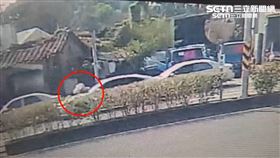 摩鐵抓姦變特技！正宮趴引擎蓋渣夫狠甩她（圖／翻攝畫面）