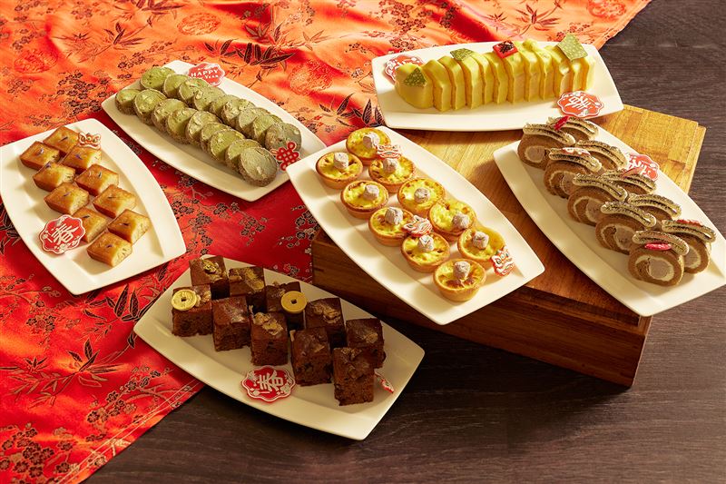 鉑麗安自助餐甜點區呼應節慶，特別推出烏梅酒黑糖糕、桂花蜂蜜費南雪等多款甜品。（圖／飯店旅宿業者提供）