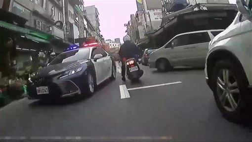 通緝犯三峽街頭玩命竄逃　14張罰單噴4萬