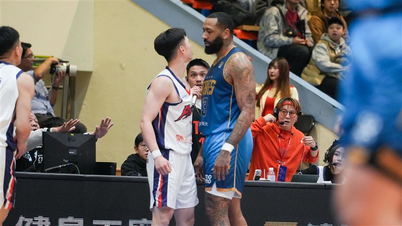 李家慷和哥倫特發生肢體衝突。(圖/PLG提供)