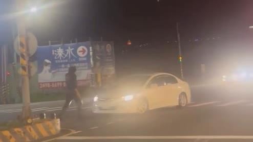 新／毒駕男拒捕雙手持刀　5勇警負傷壓制