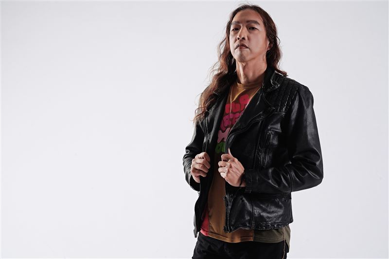 董事長樂團鈞董致力於推廣台語。（圖／獨一無二娛樂文化提供）