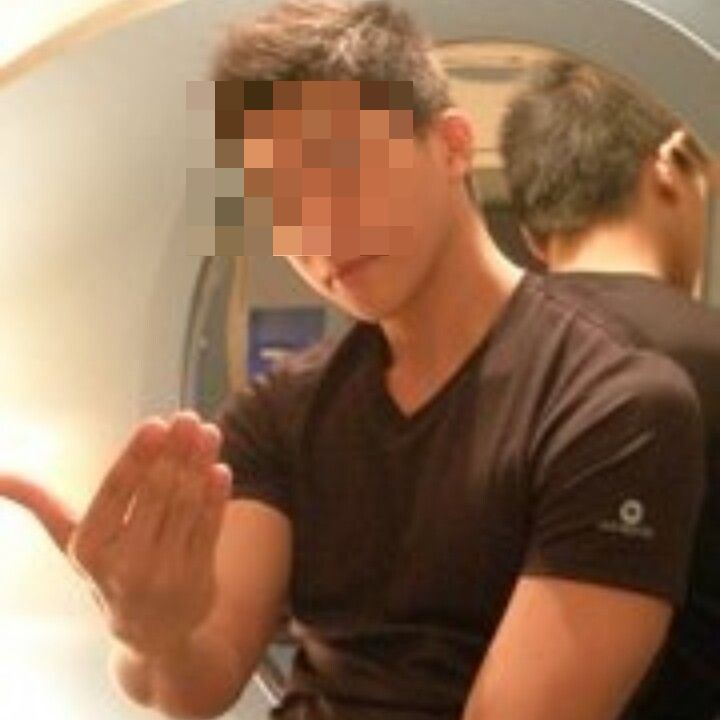 翁男以「猛男界RAIN」為藝名,活躍於各式派對、廟會及女性聚會場合,憑藉著敢脫、敢秀的豪放作風,在業界累積不少名氣,曾經一年演出高達600場。(圖/翻攝IG)