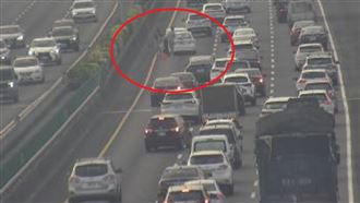 新／塞爆！國道事故占內側車道…堵5公里