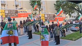 反伊朗政權示威！貨車突衝進人群　傷亡不明（圖／翻攝自X平台）