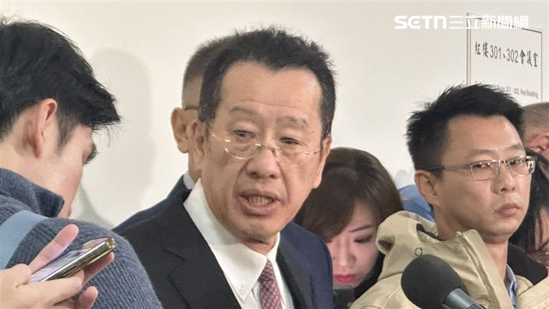 顧立雄受訪回應國防部採購子彈。（圖／記者詹宜庭攝影）