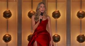 主持人妮基葛拉瑟（Nikki Glaser）狂虧李奧納多。（圖／翻攝自Golden Globes）