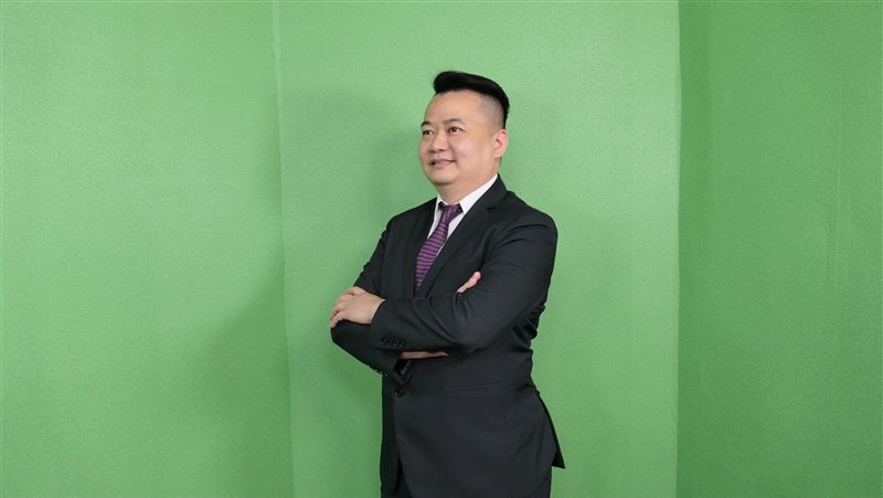 倫元投顧王春盛分析師認為，台股上3萬後類股快速輪動，甚至局部修正的風險，投資人此時更需要提高警覺，而非盲目追價